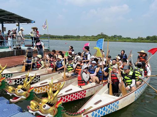 berita perusahaan terbaru tentang Shenzhen Hongsinn Precision Co., Ltd., produsen bagian presisi khusus terkemuka, merayakan Festival Perahu Naga dengan perjalanan yang menarik